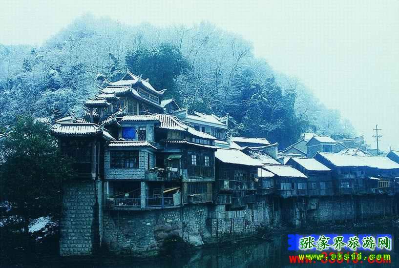長沙往返A(chǔ)8線：鳳凰古城、梵凈山、德夯苗寨汽車三日游