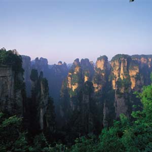單獨(dú)成團(tuán)N線：張家界、天子山、寶峰湖、猛洞河漂流、鳳凰古城四晚五日湘西全景游